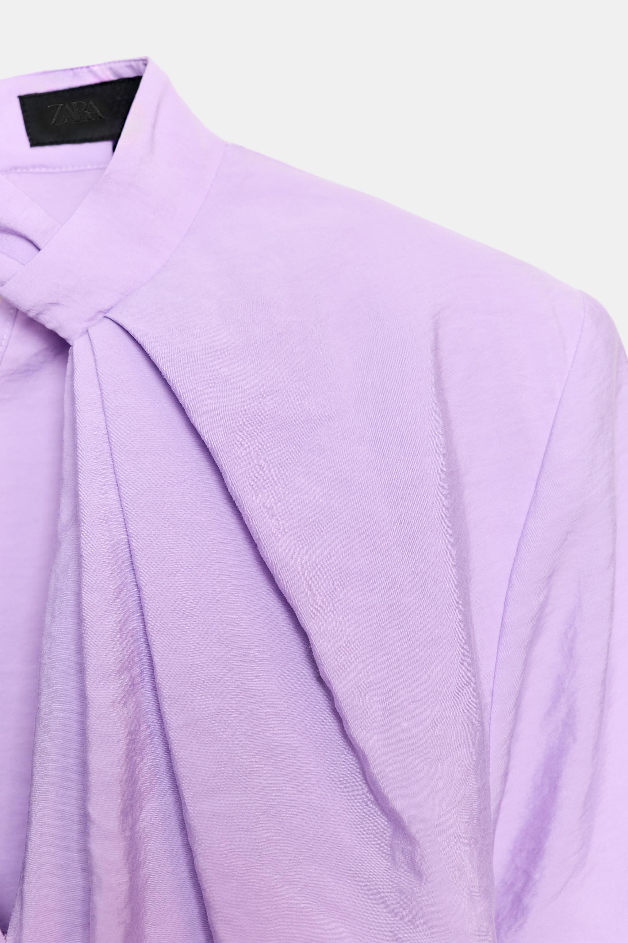 FLOWY SHOULDER PAD BLOUSE